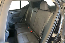 Musta Volvo XC40 2022 kuva 8.