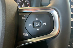 Musta Volvo XC40 2022 kuva 11.