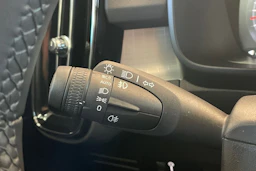 Musta Volvo XC40 2022 kuva 13.