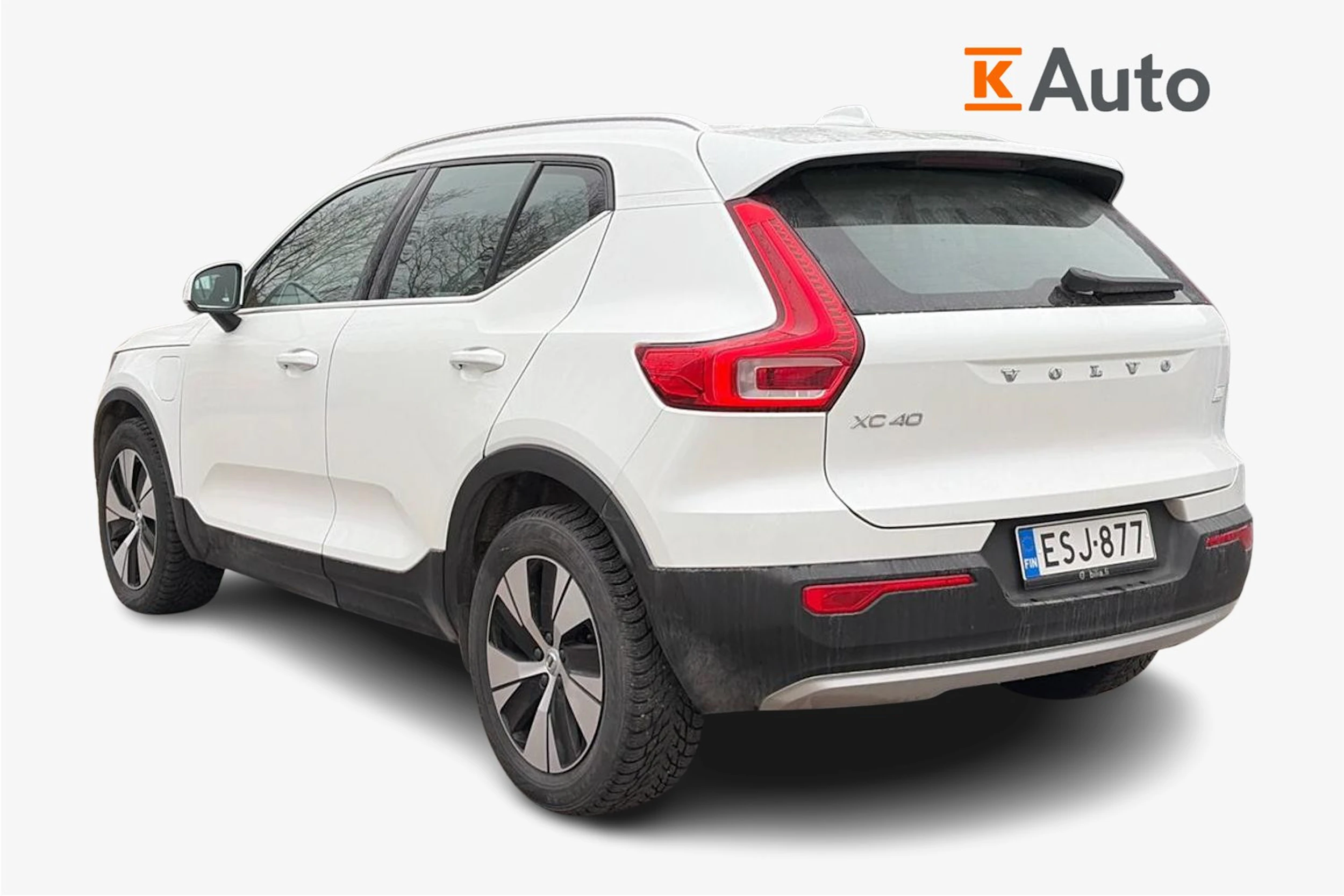 Valkoinen Volvo XC40 2021 kuva 2.