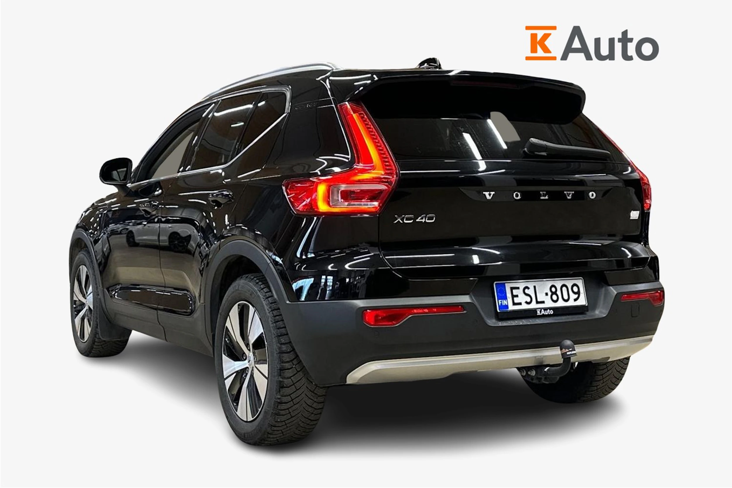 musta Volvo XC40 2021 kuva 2.