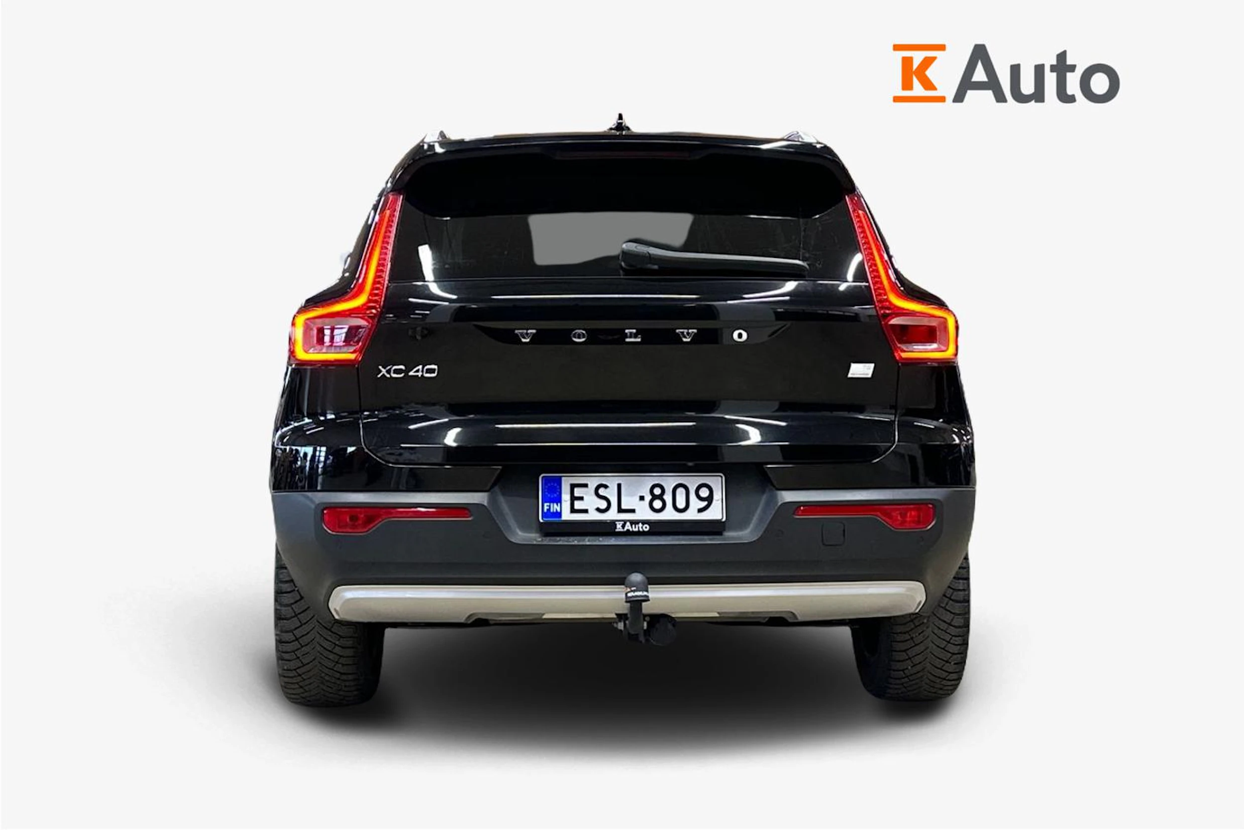musta Volvo XC40 2021 kuva 3.