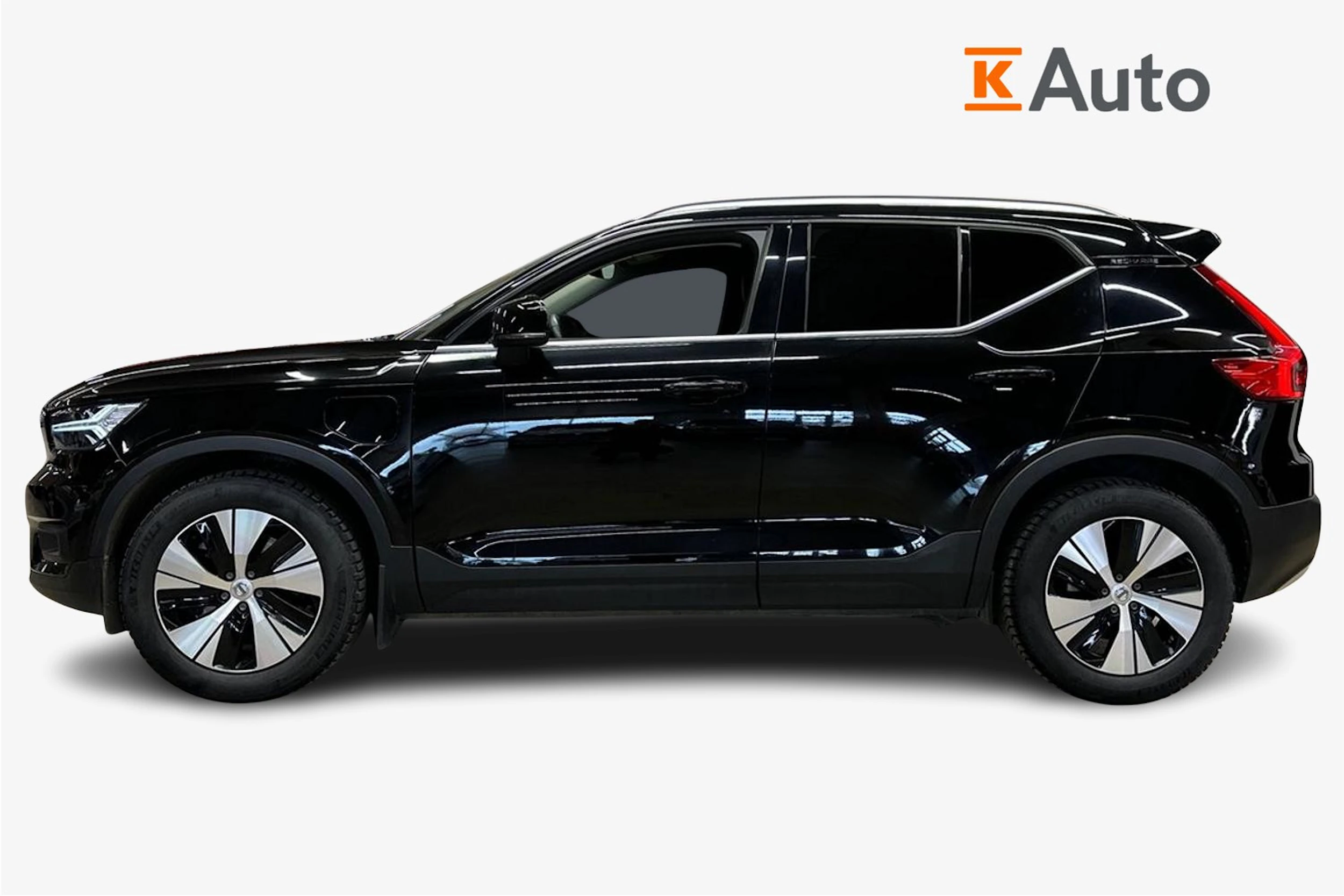 musta Volvo XC40 2021 kuva 5.