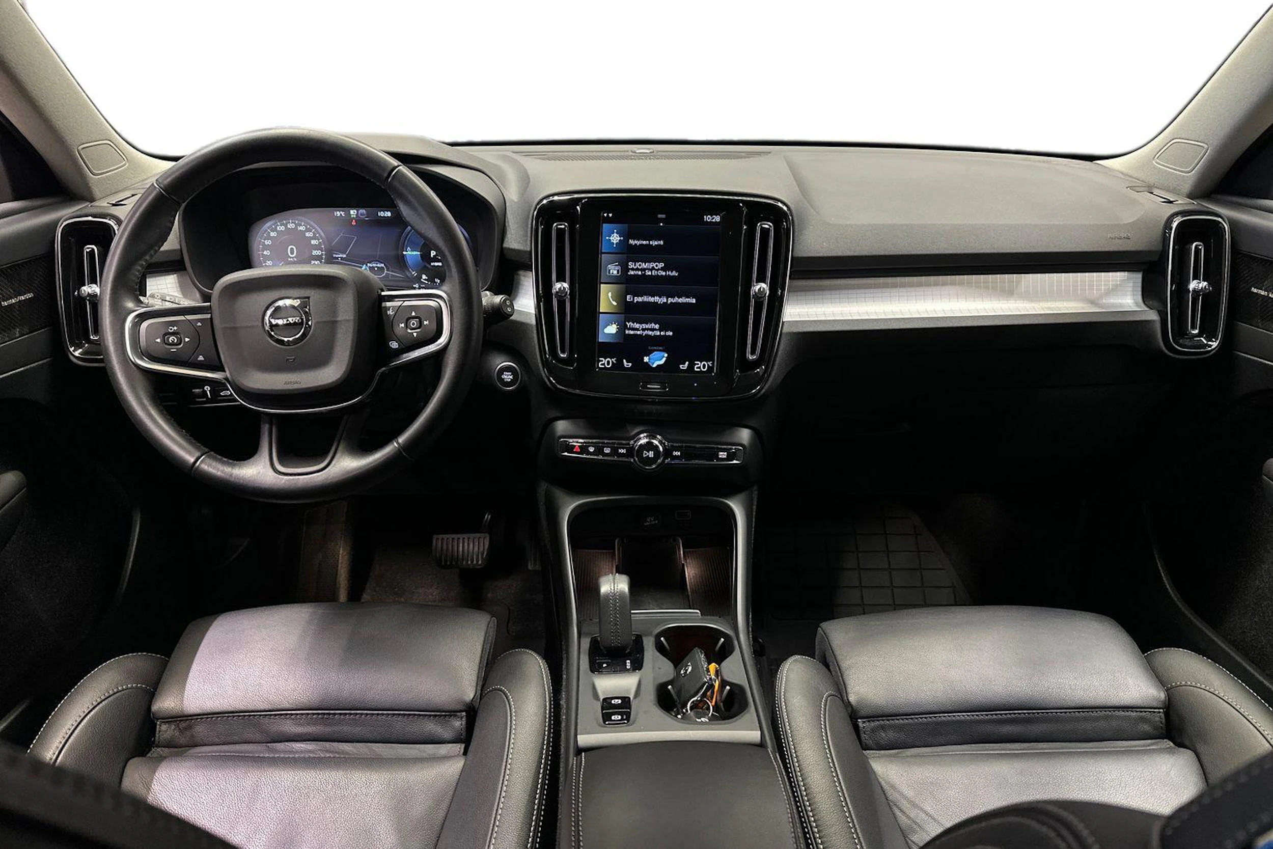 musta Volvo XC40 2021 kuva 7.