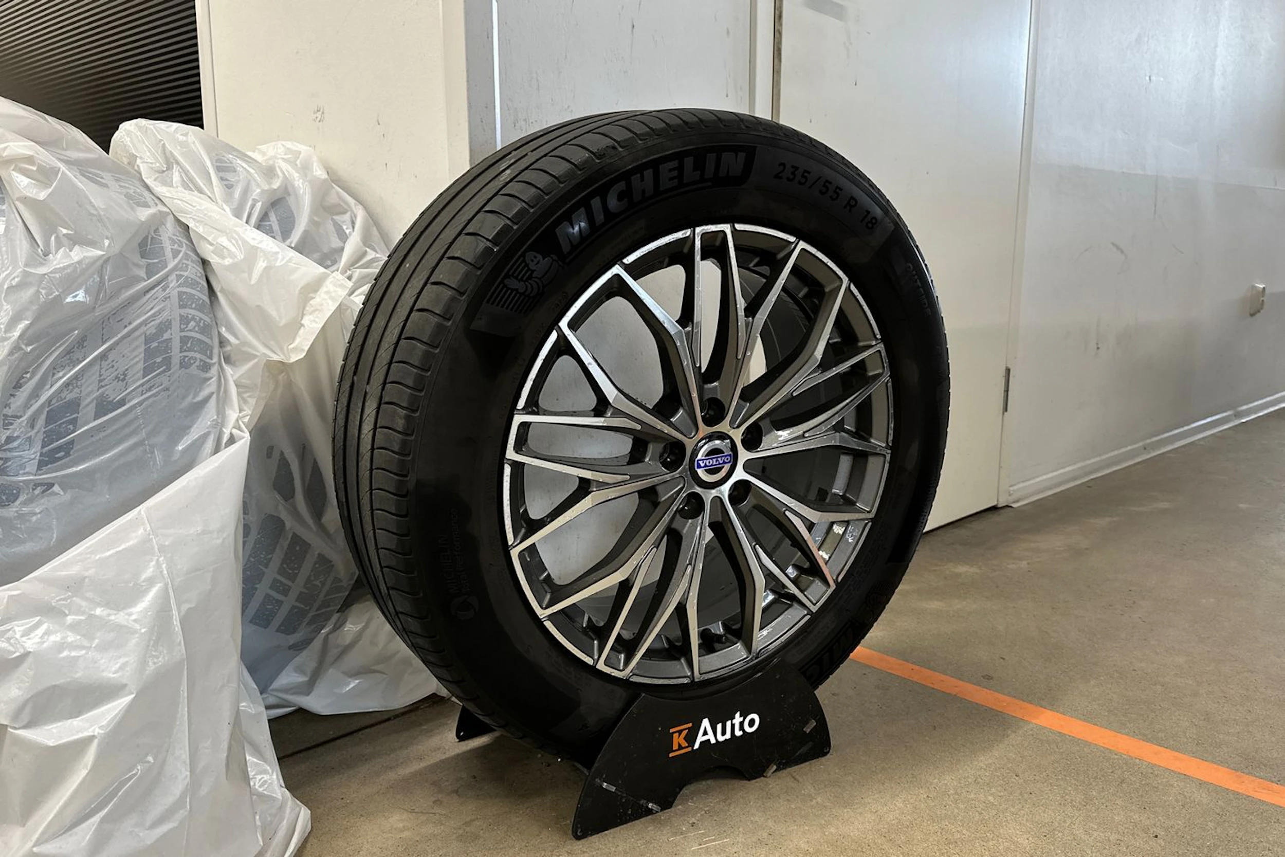musta Volvo XC40 2021 kuva 10.