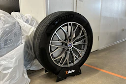 musta Volvo XC40 2021 kuva 10.