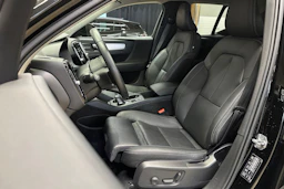 musta Volvo XC40 2021 kuva 12.
