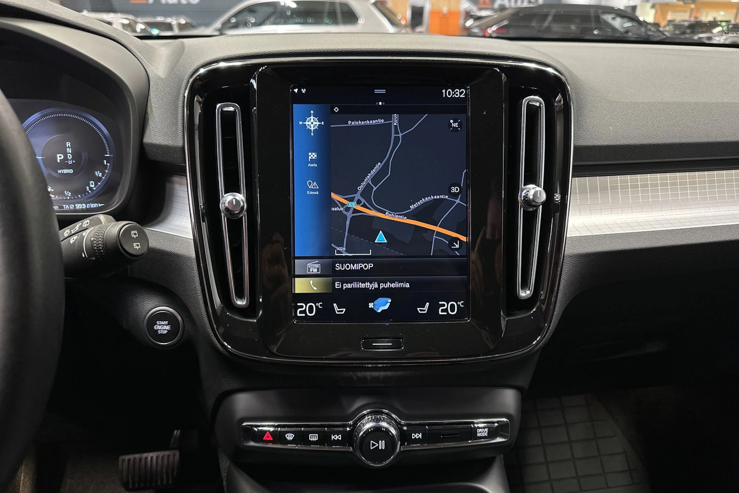 musta Volvo XC40 2021 kuva 20.