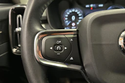 musta Volvo XC40 2021 kuva 25.
