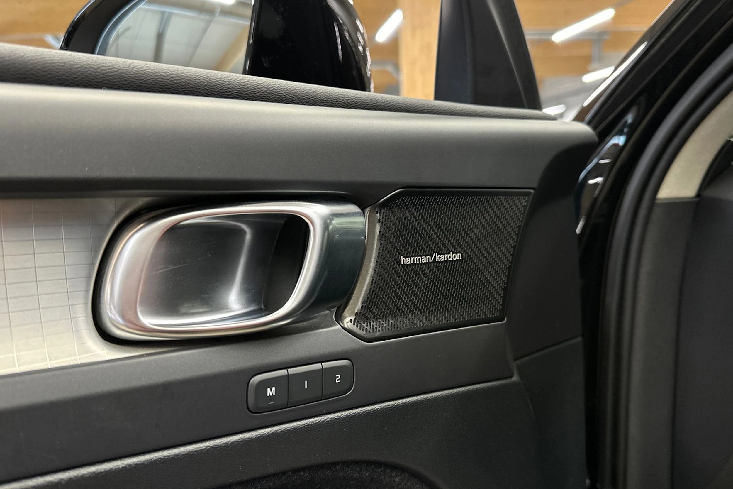 musta Volvo XC40 2021 kuva 27.