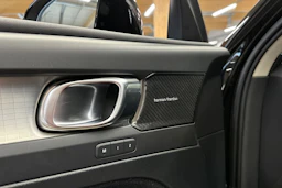 musta Volvo XC40 2021 kuva 27.