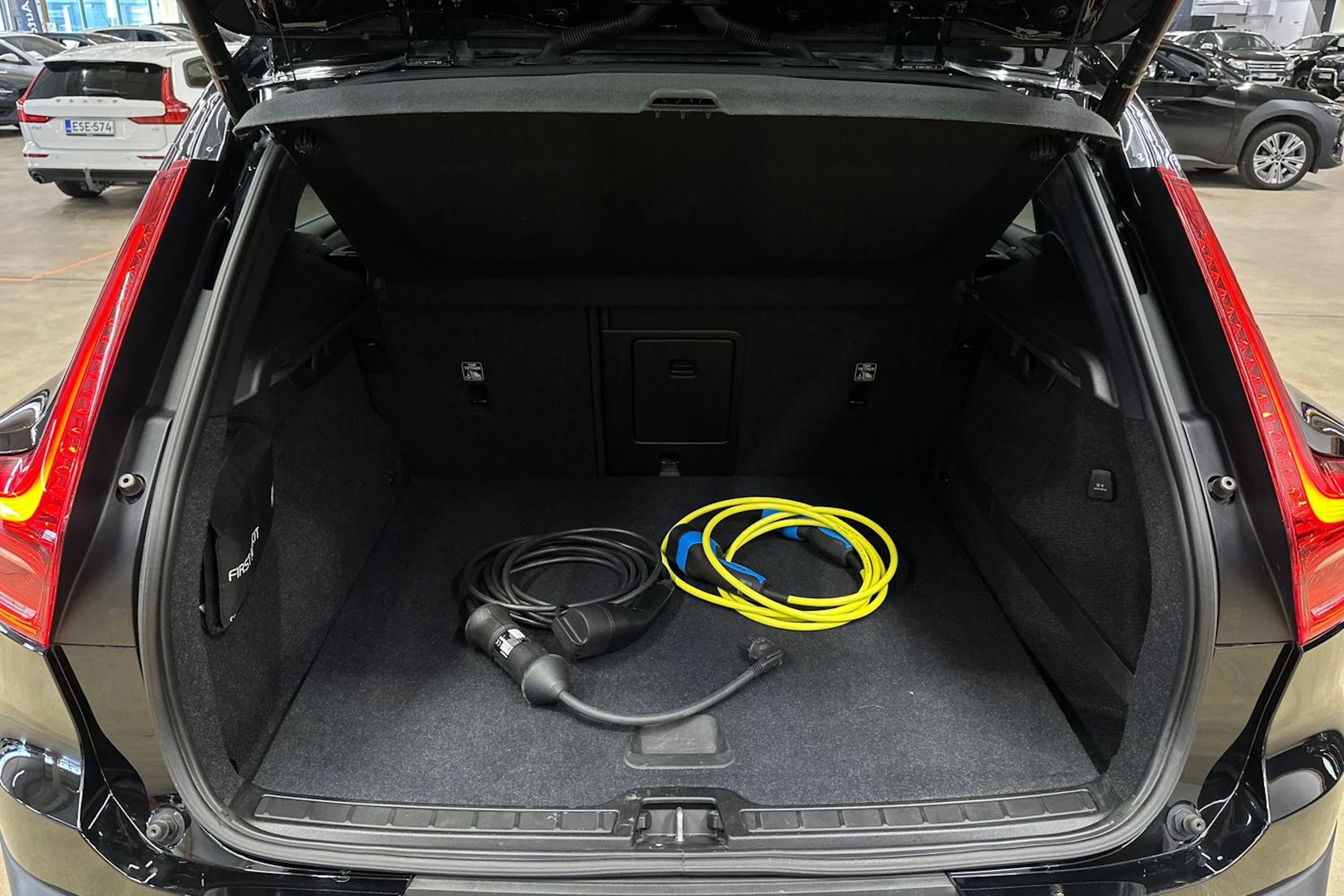 musta Volvo XC40 2021 kuva 28.