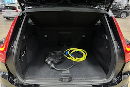 musta Volvo XC40 2021 kuva 28.