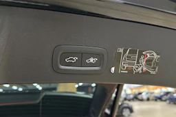 musta Volvo XC40 2021 kuva 29.