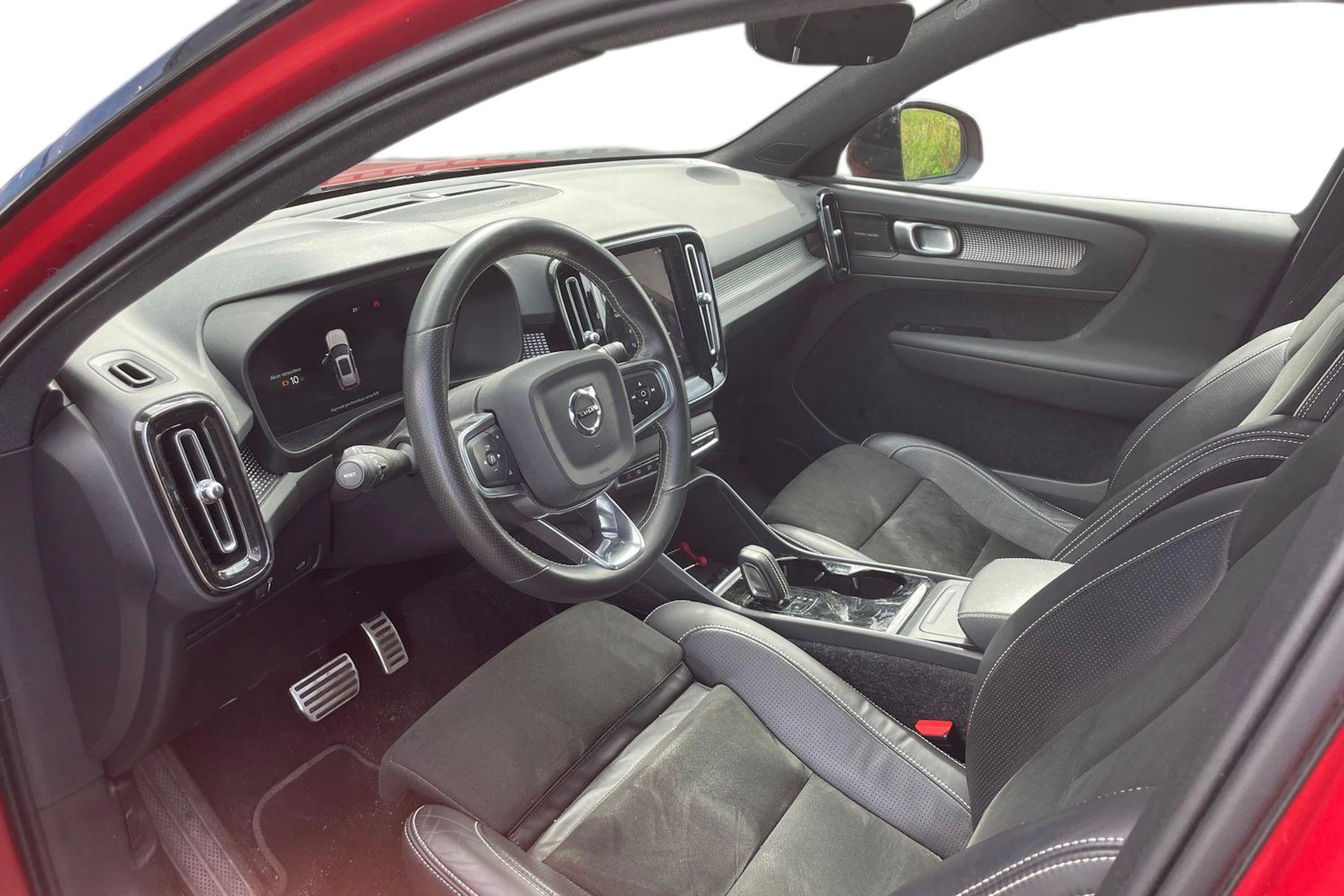 punainen Volvo XC40 2021 kuva 3.