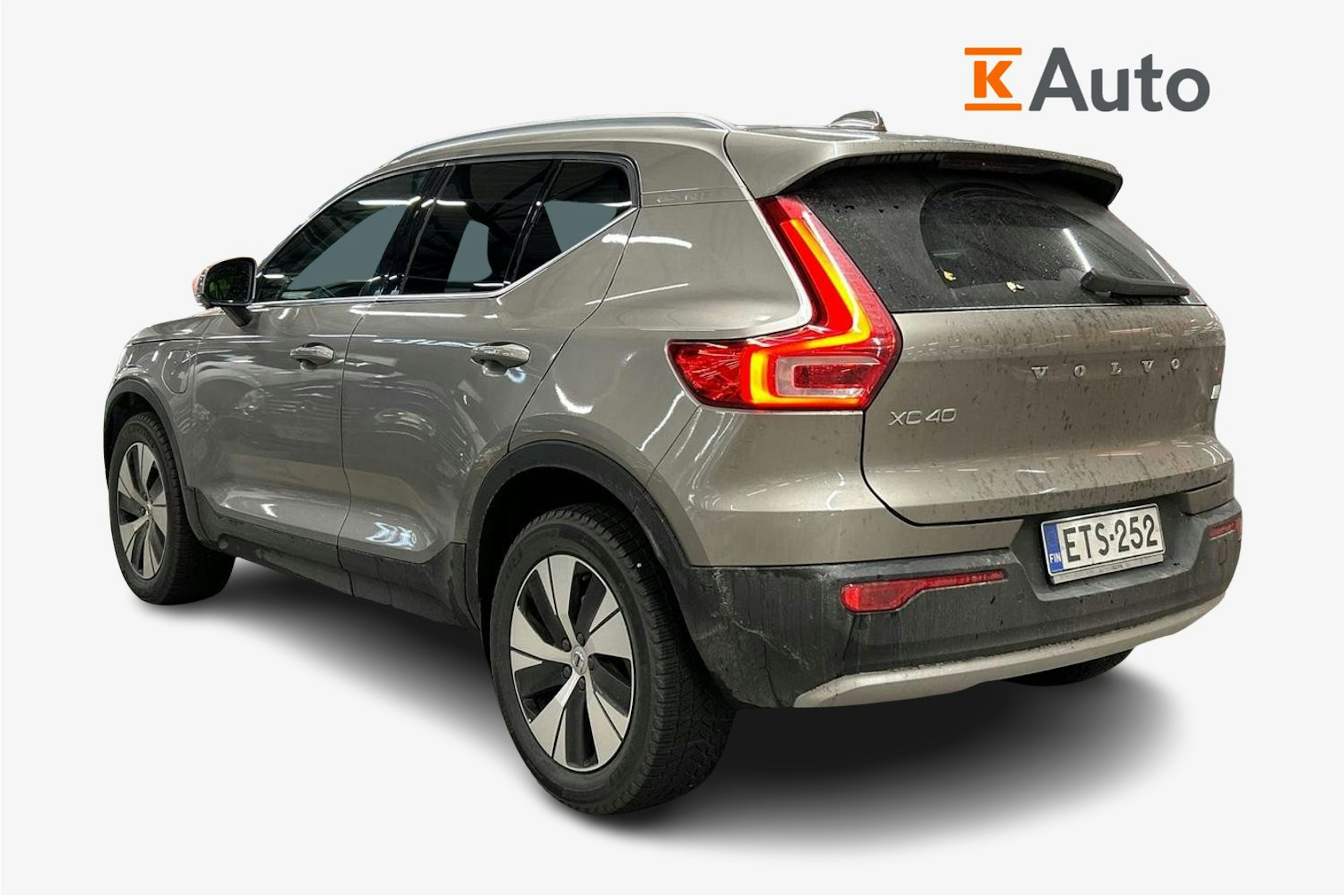 harmaa Volvo XC40 2021 kuva 2.