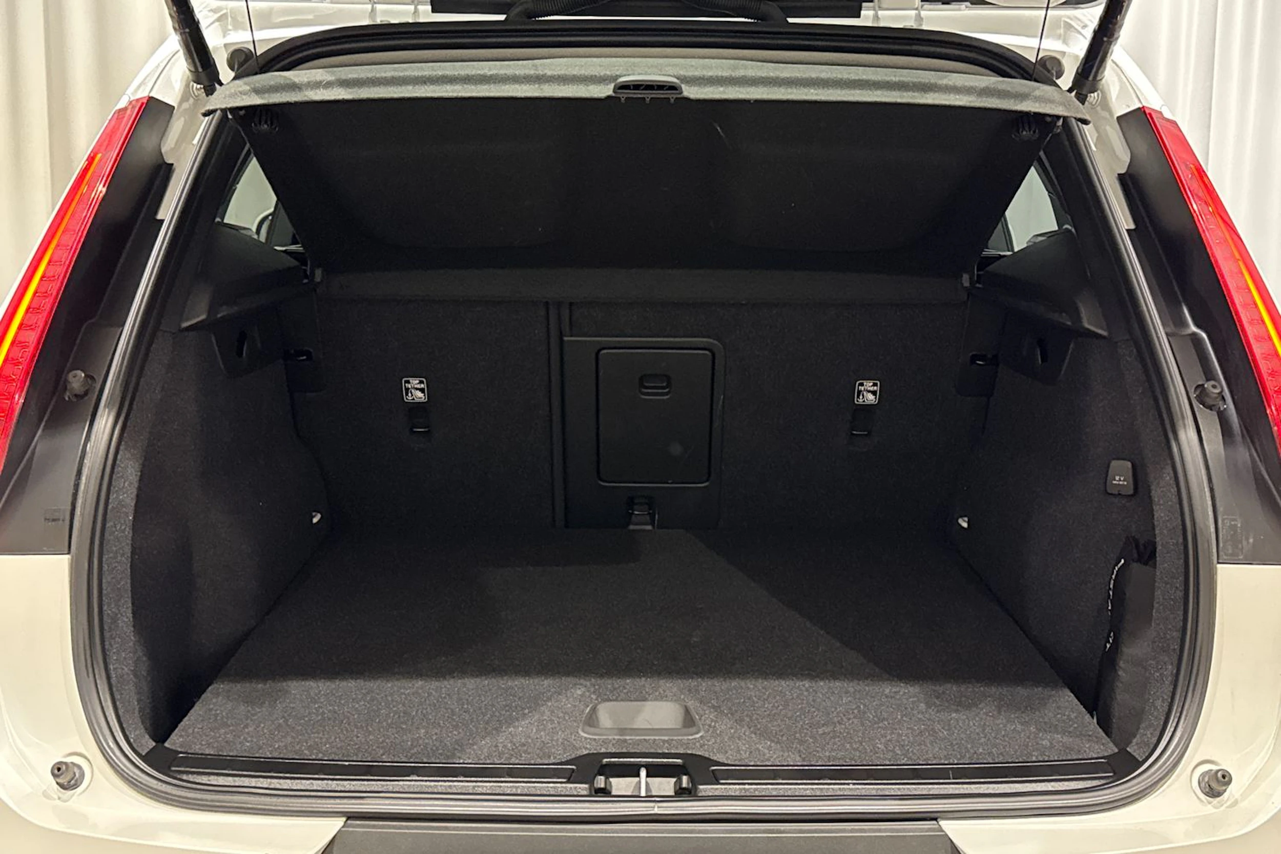 met. valkoinen Volvo XC40 2021 kuva 14.