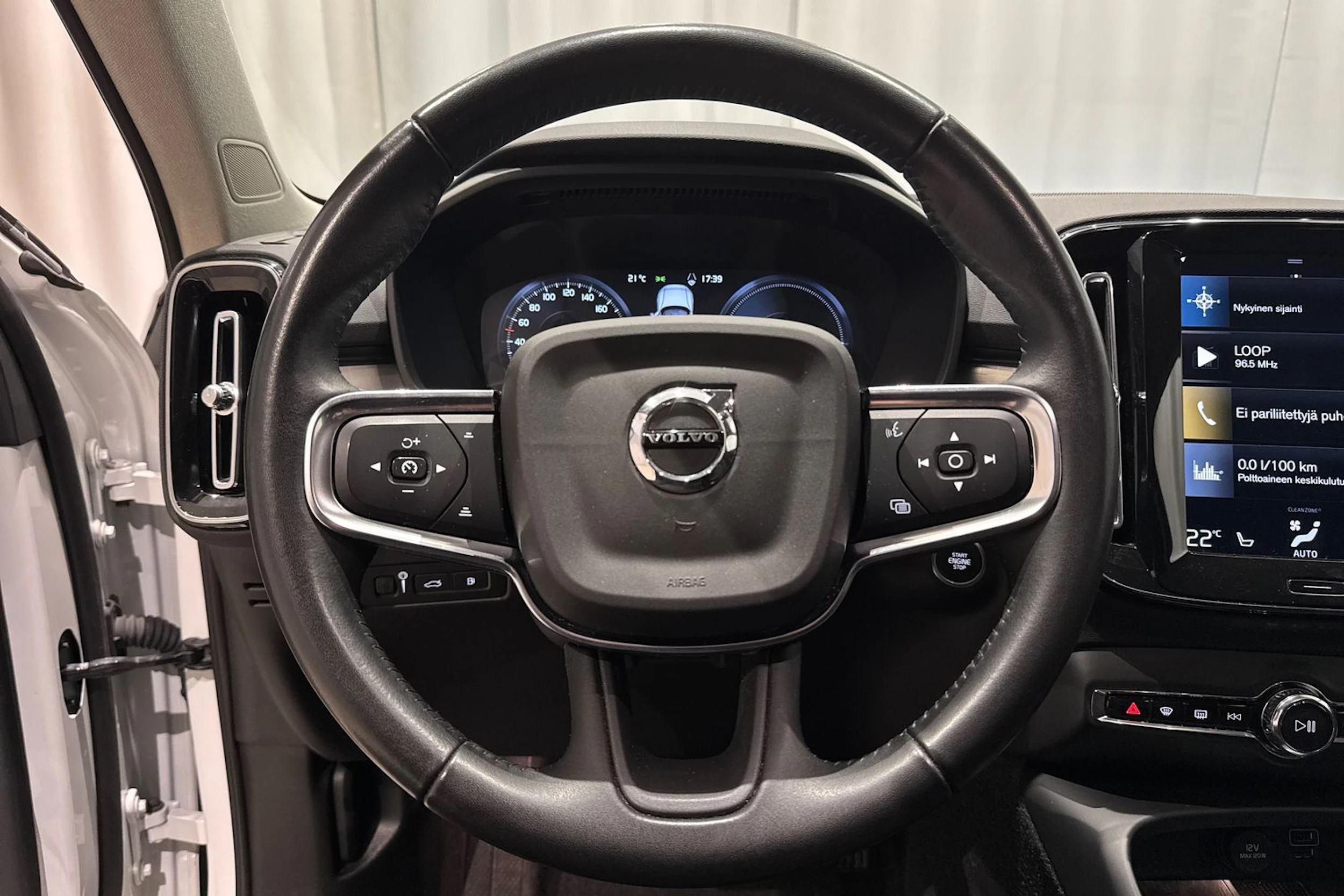 met. valkoinen Volvo XC40 2021 kuva 19.