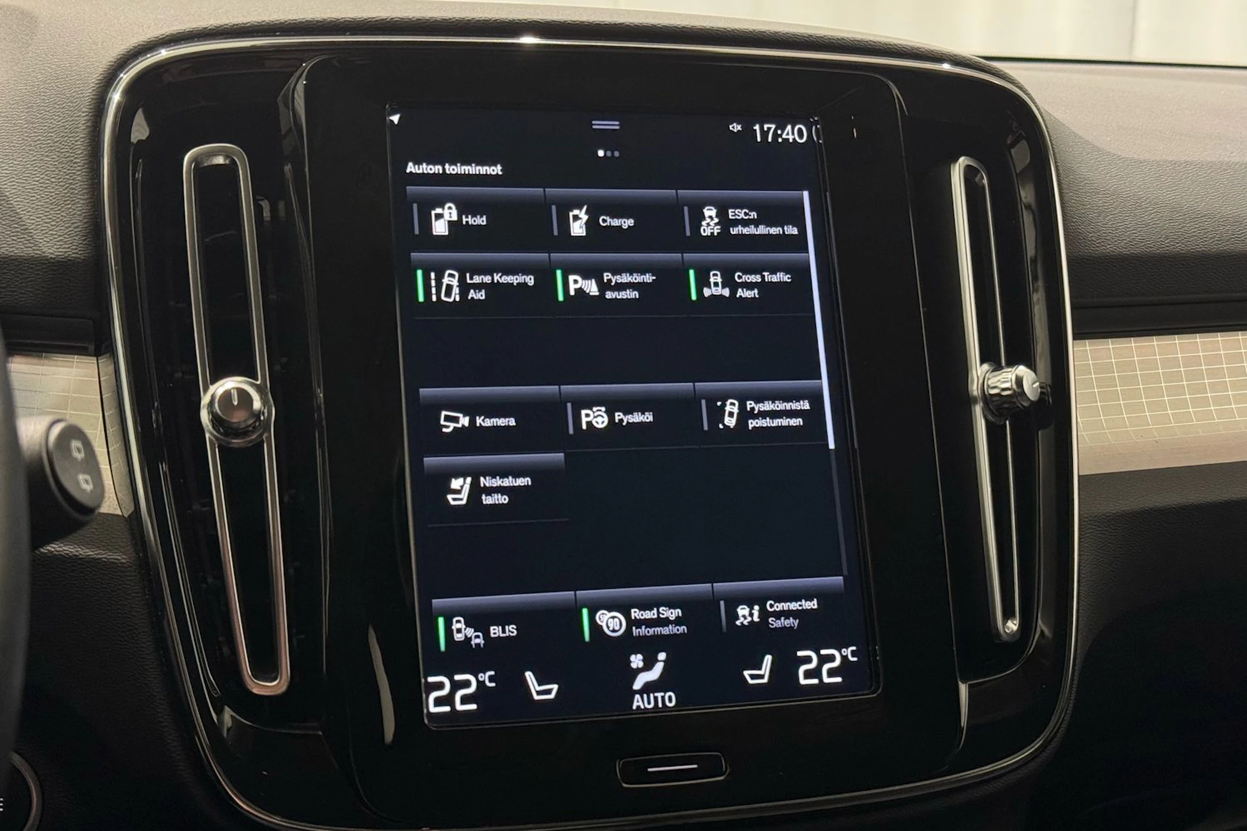 met. valkoinen Volvo XC40 2021 kuva 23.