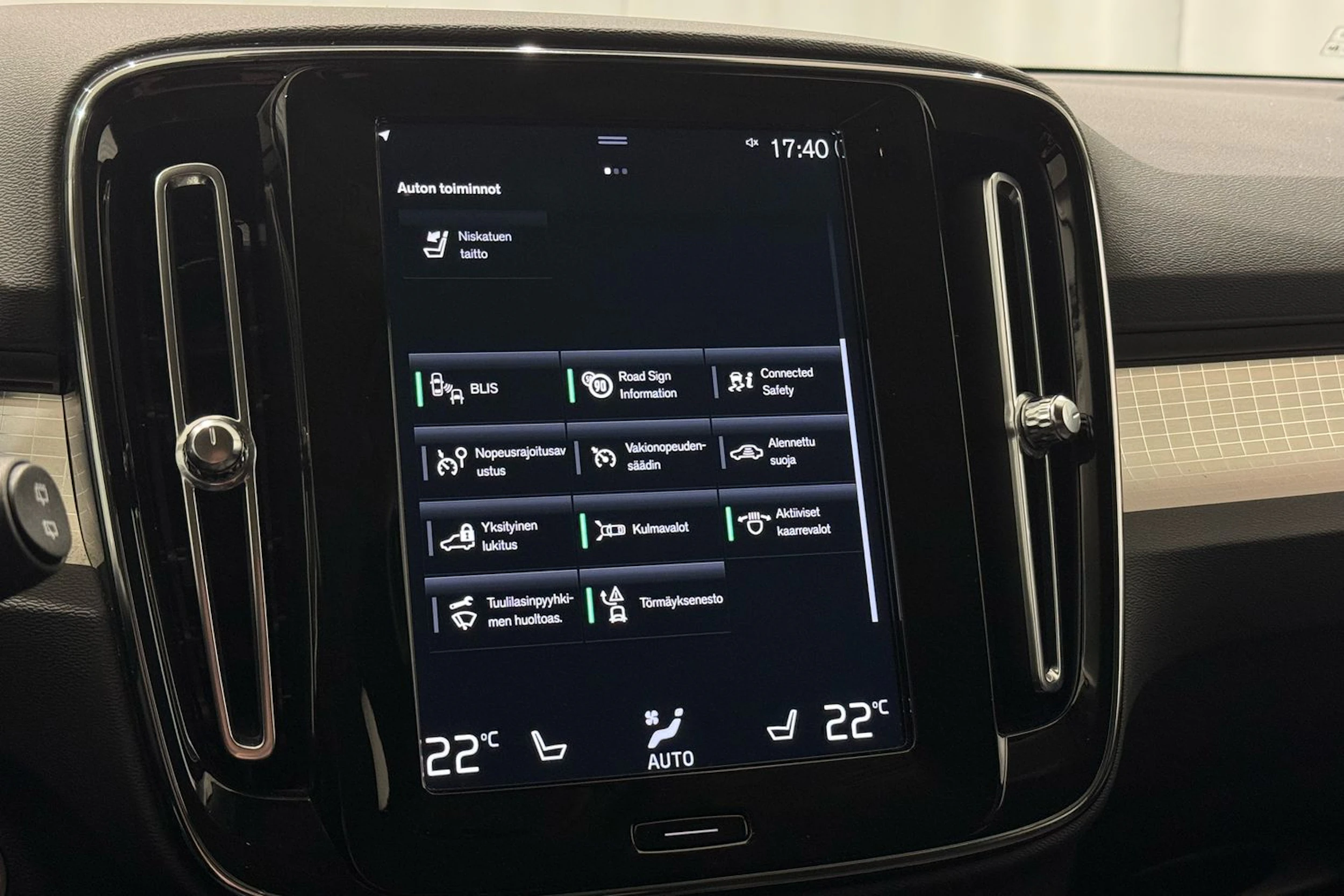 met. valkoinen Volvo XC40 2021 kuva 24.