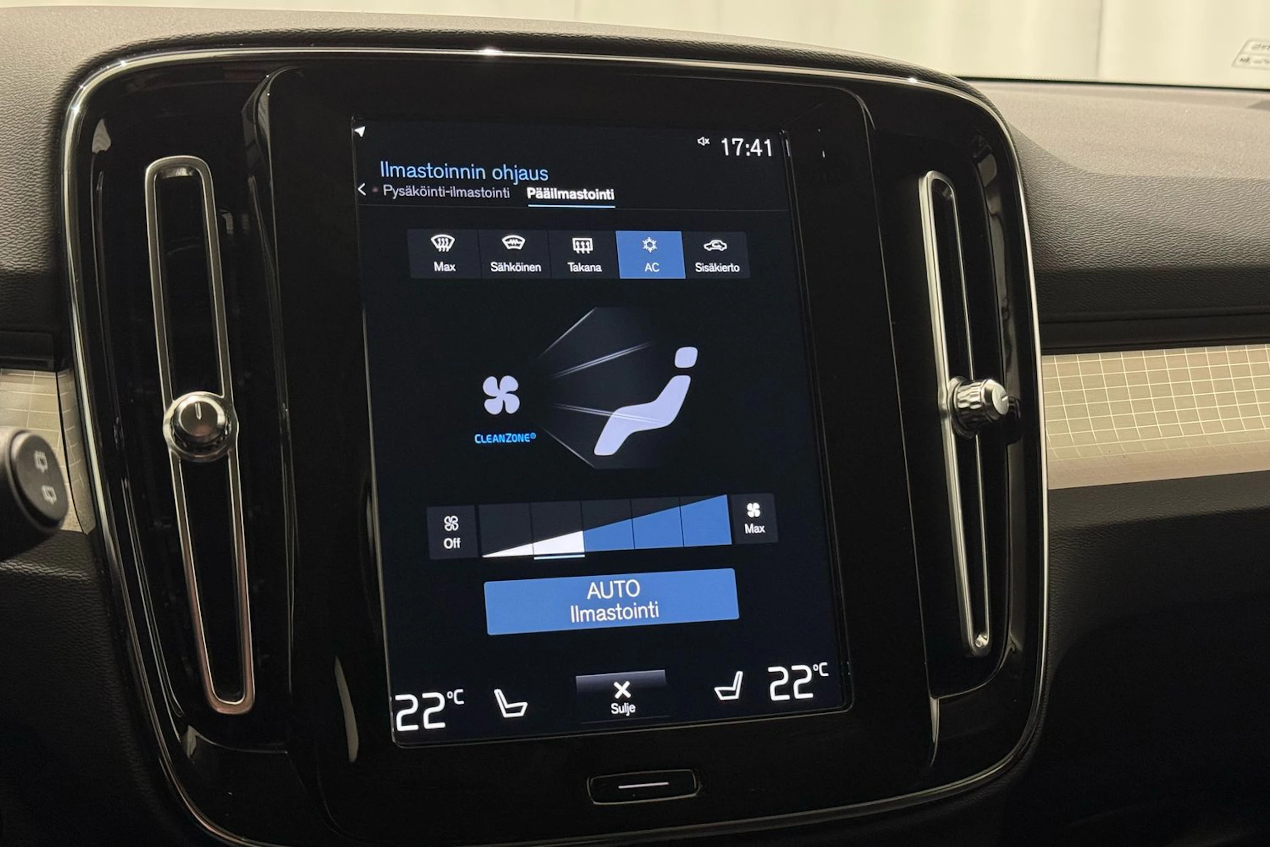 met. valkoinen Volvo XC40 2021 kuva 25.