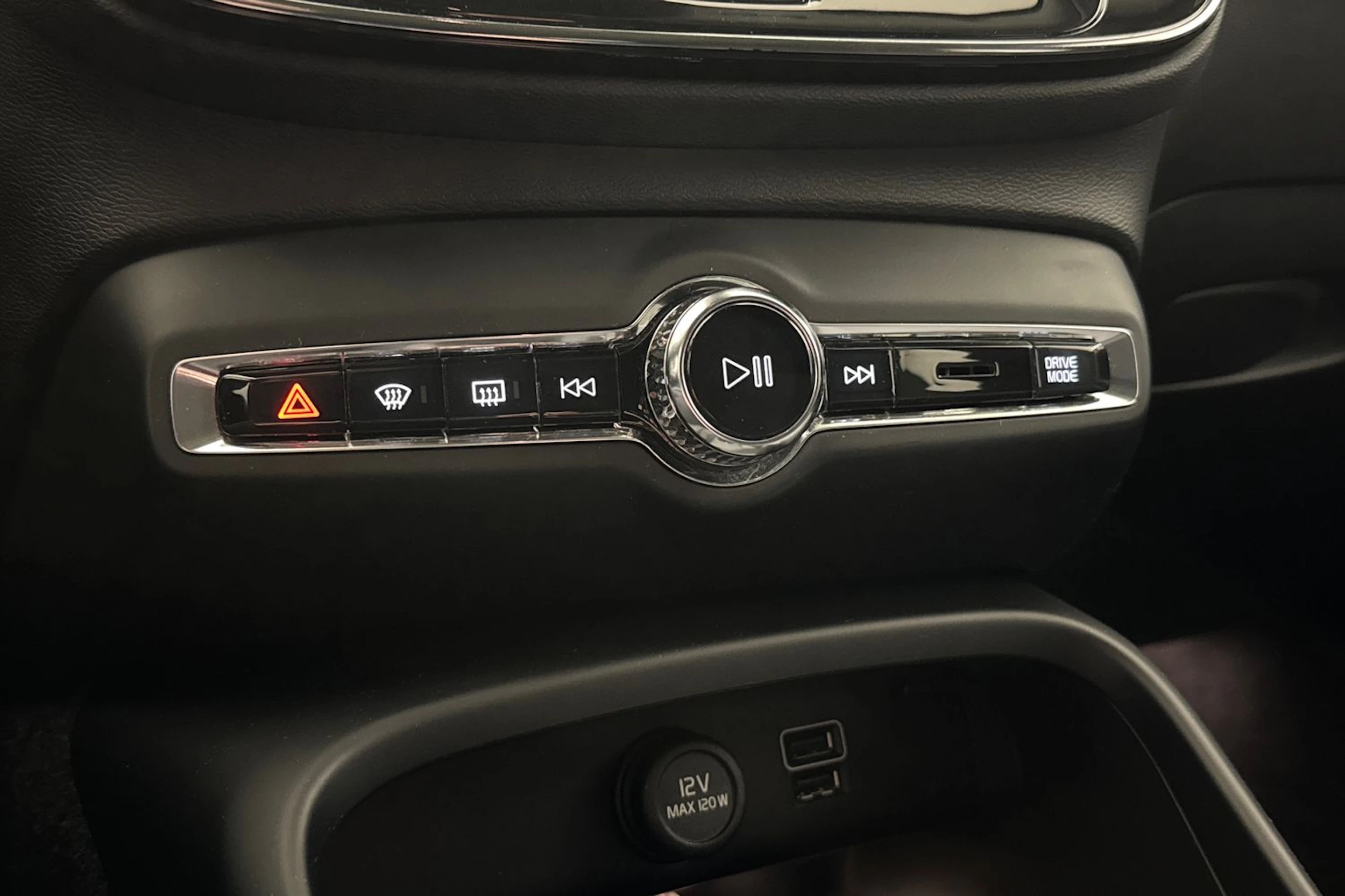 met. valkoinen Volvo XC40 2021 kuva 28.