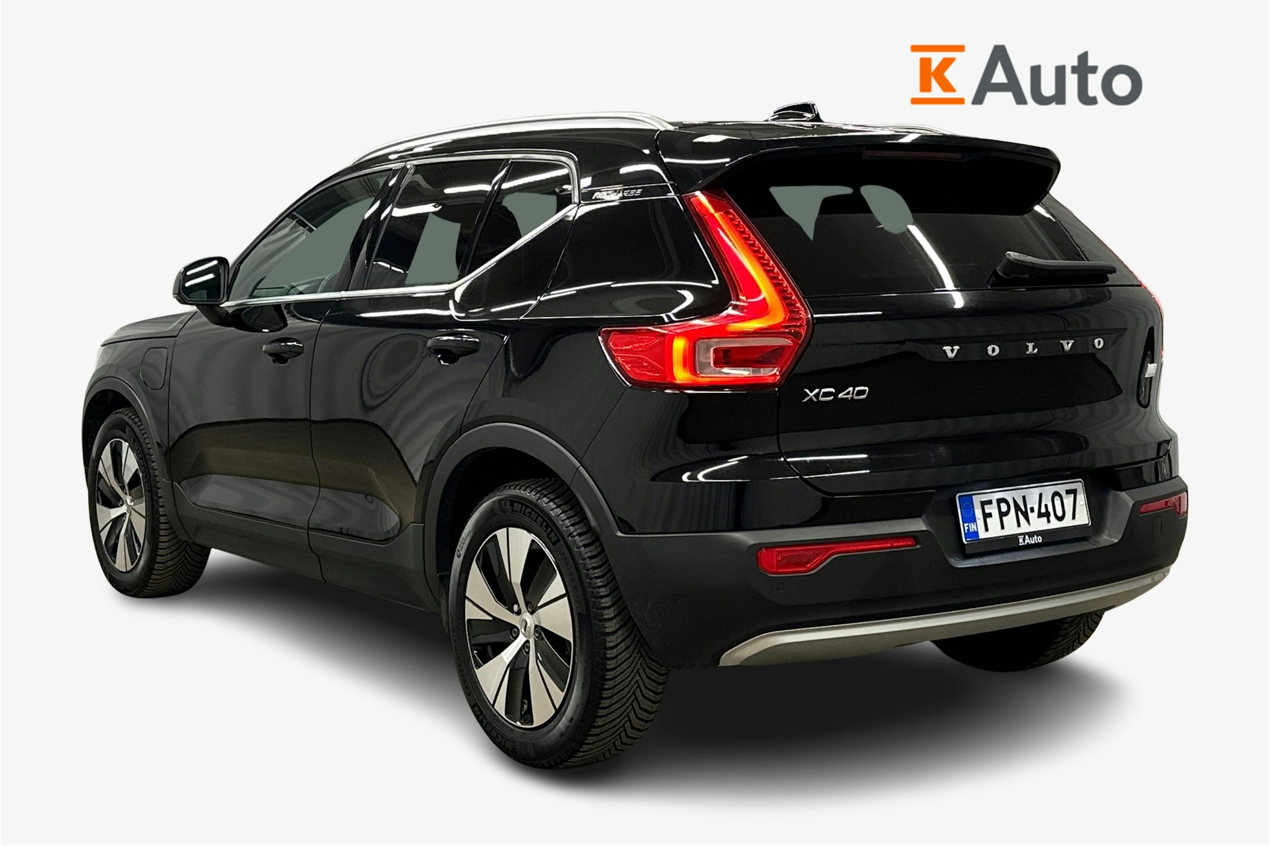 musta Volvo XC40 2021 kuva 2.