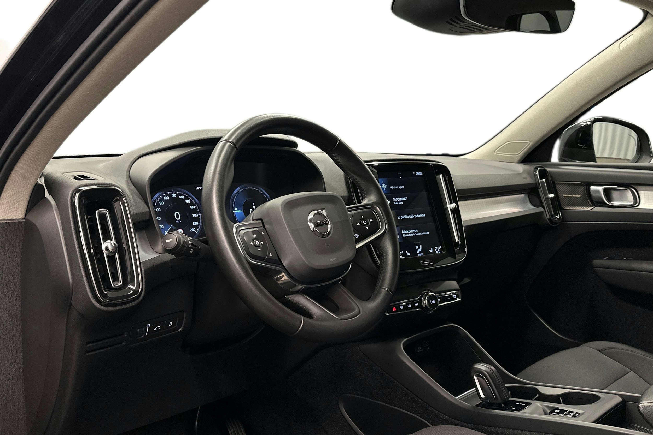 musta Volvo XC40 2021 kuva 7.