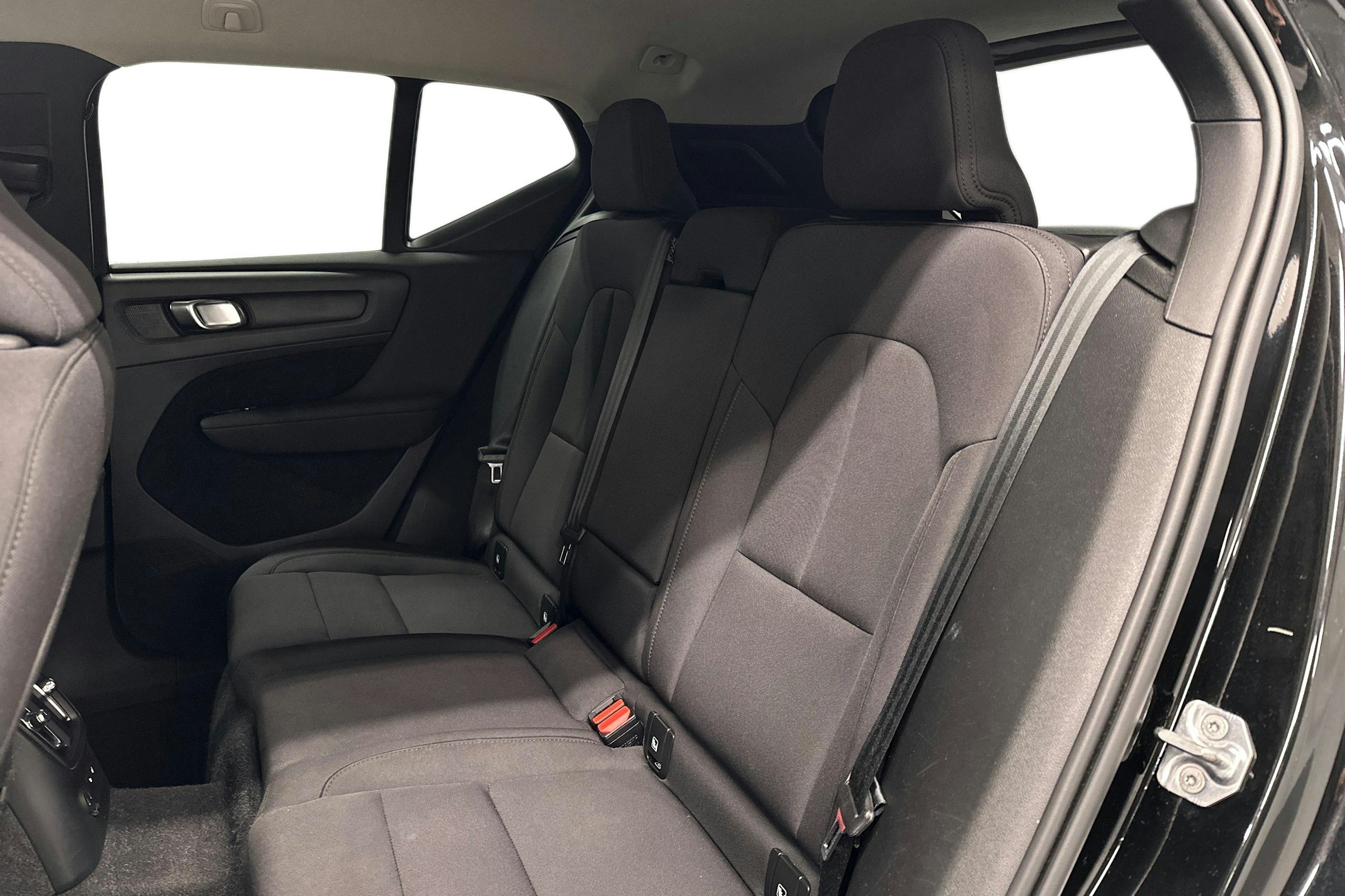 musta Volvo XC40 2021 kuva 10.
