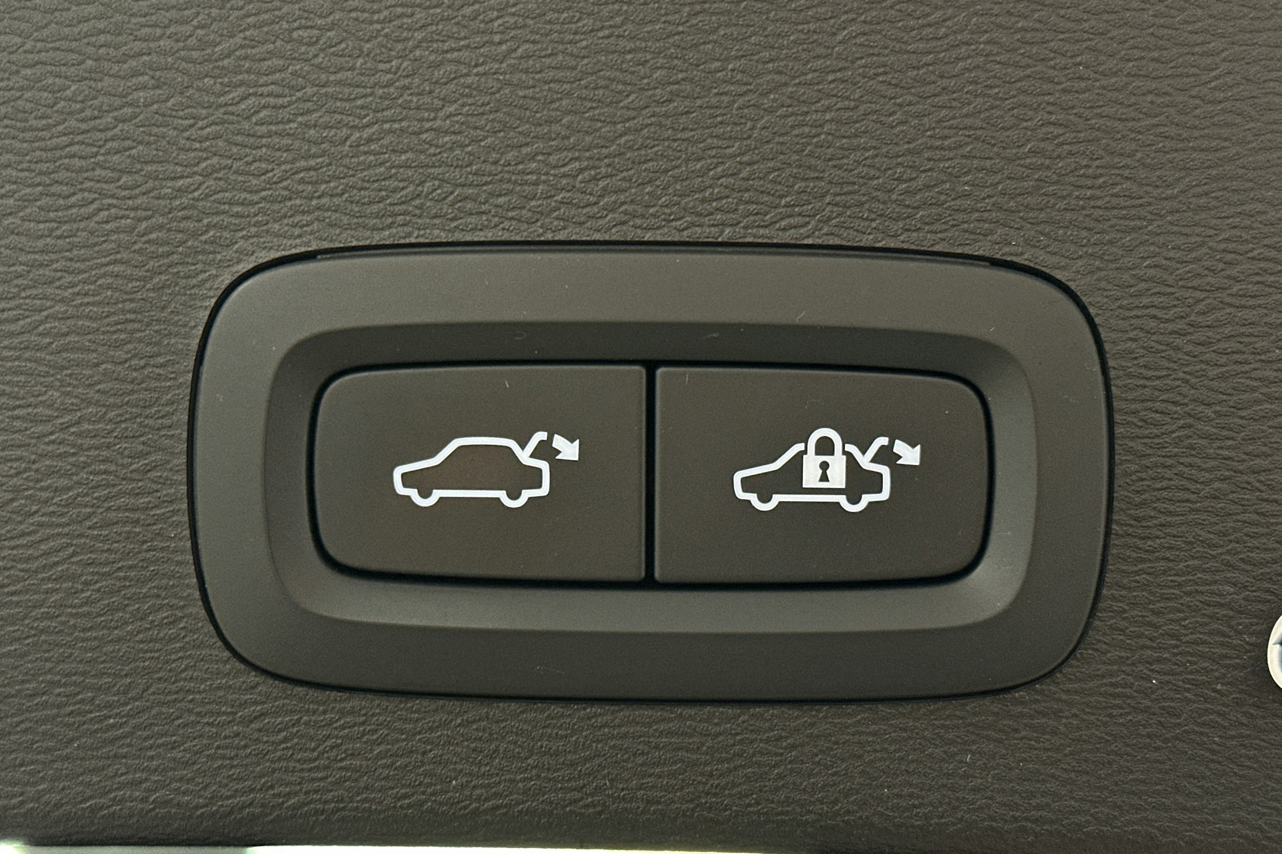 musta Volvo XC40 2021 kuva 15.