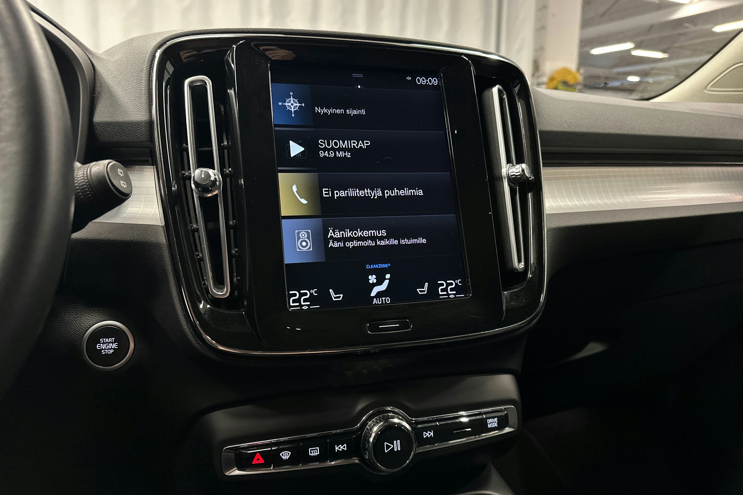 musta Volvo XC40 2021 kuva 23.