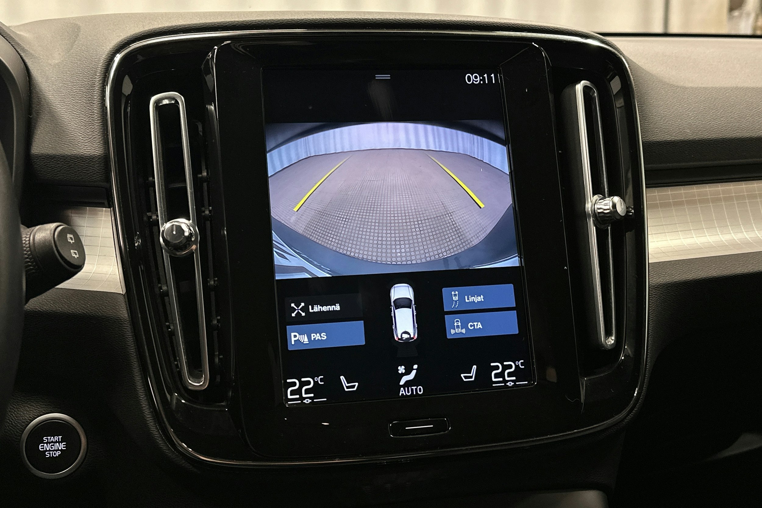 musta Volvo XC40 2021 kuva 28.