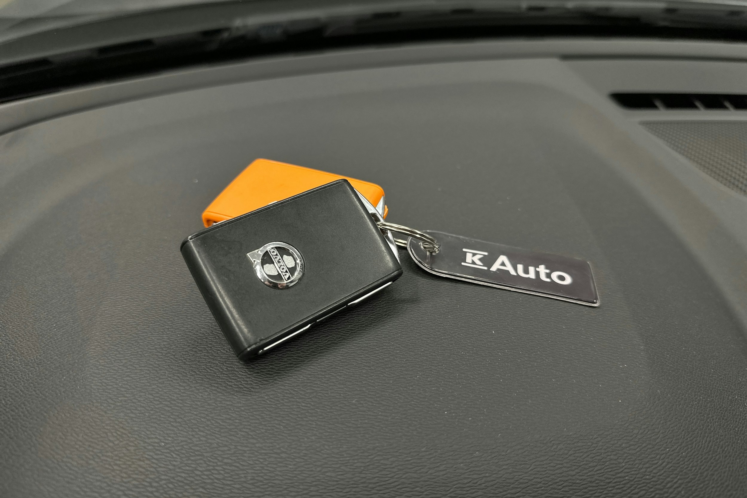 musta Volvo XC40 2021 kuva 30.