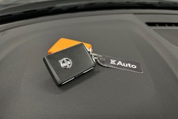 musta Volvo XC40 2021 kuva 30.