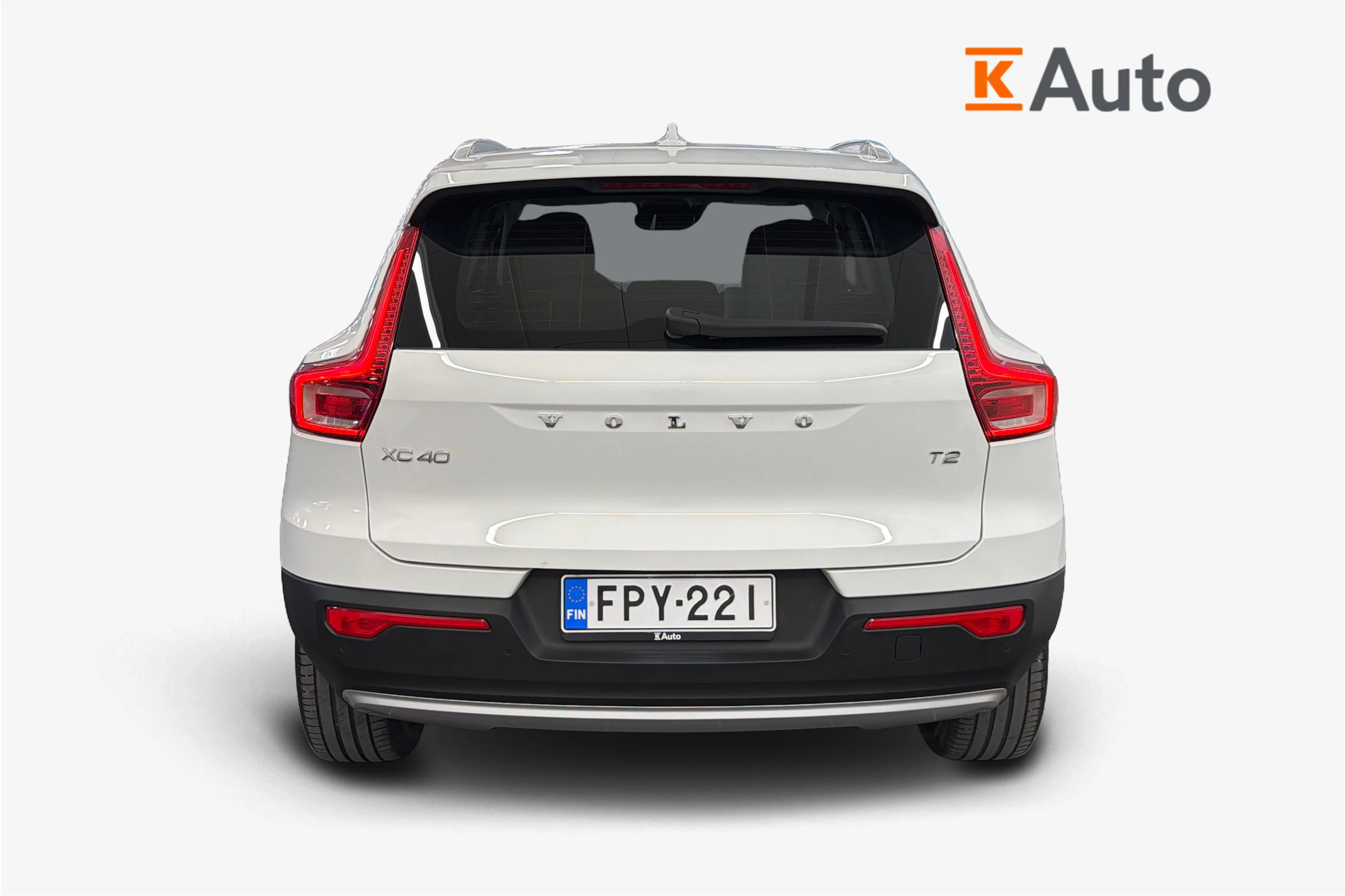 Valkoinen Volvo XC40 2021 kuva 4.