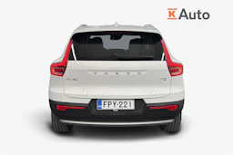 Valkoinen Volvo XC40 2021 kuva 4.