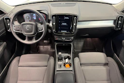 Valkoinen Volvo XC40 2021 kuva 9.