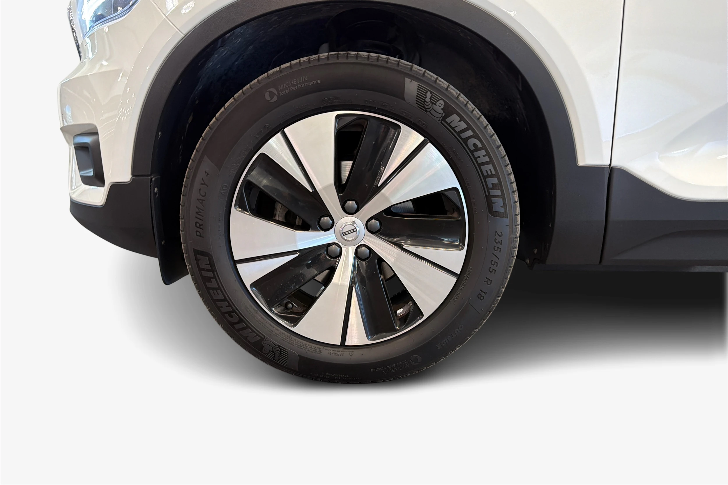 Valkoinen Volvo XC40 2021 kuva 12.