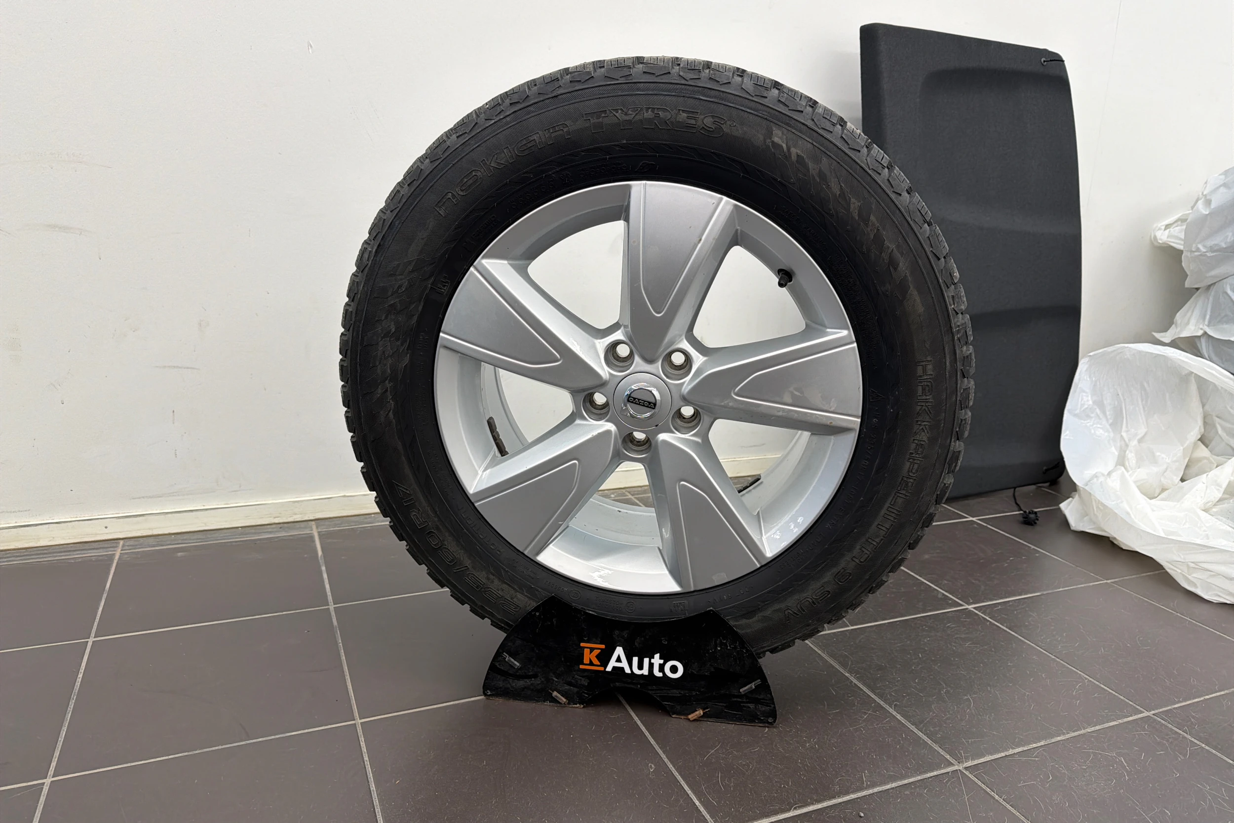 Valkoinen Volvo XC40 2021 kuva 13.