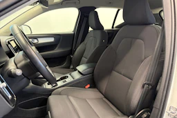 Valkoinen Volvo XC40 2021 kuva 15.