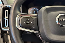 Valkoinen Volvo XC40 2021 kuva 17.