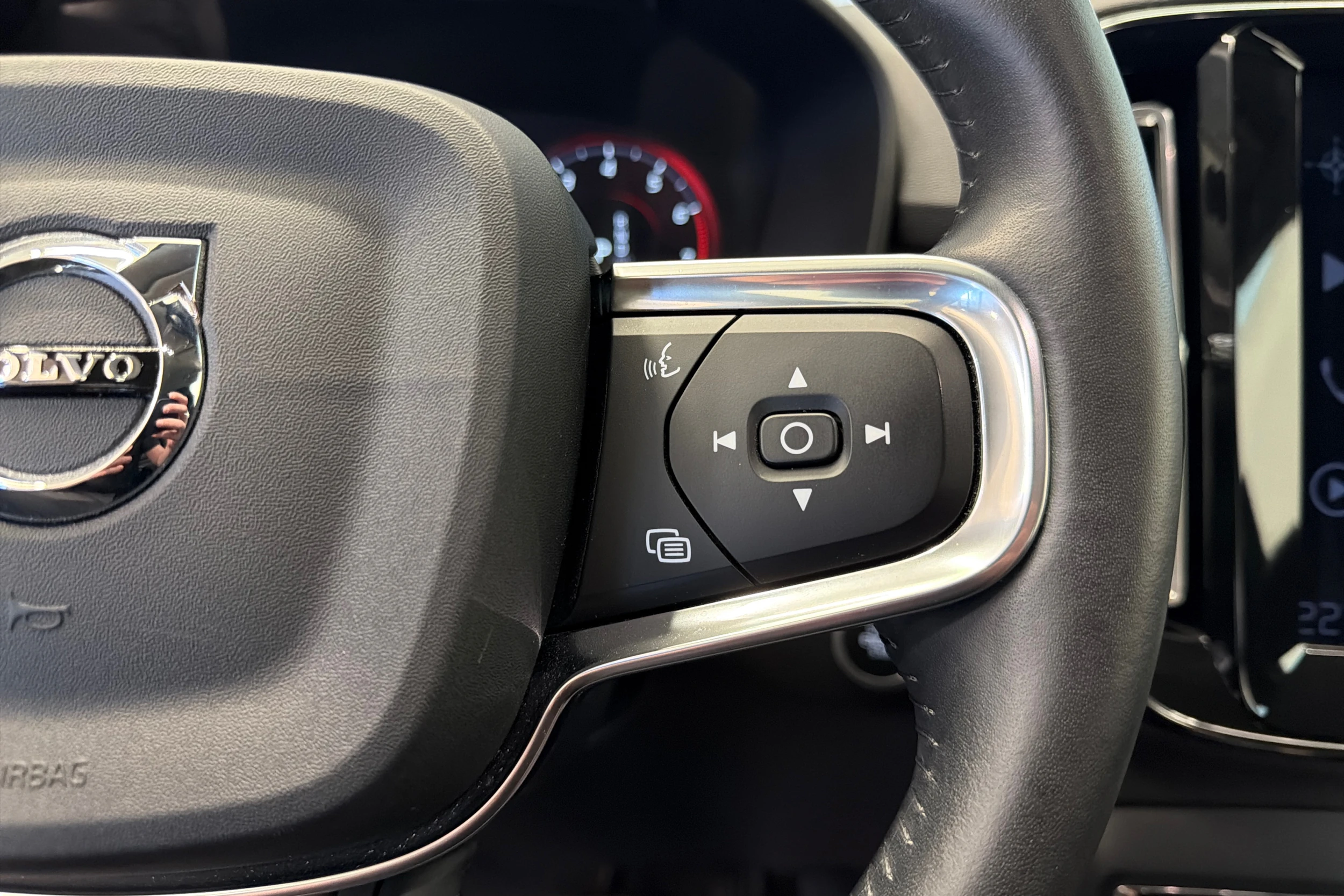 Valkoinen Volvo XC40 2021 kuva 18.