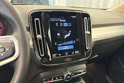 Valkoinen Volvo XC40 2021 kuva 20.