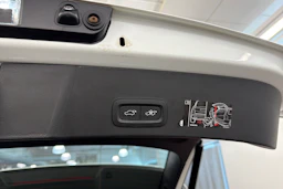 Valkoinen Volvo XC40 2021 kuva 23.