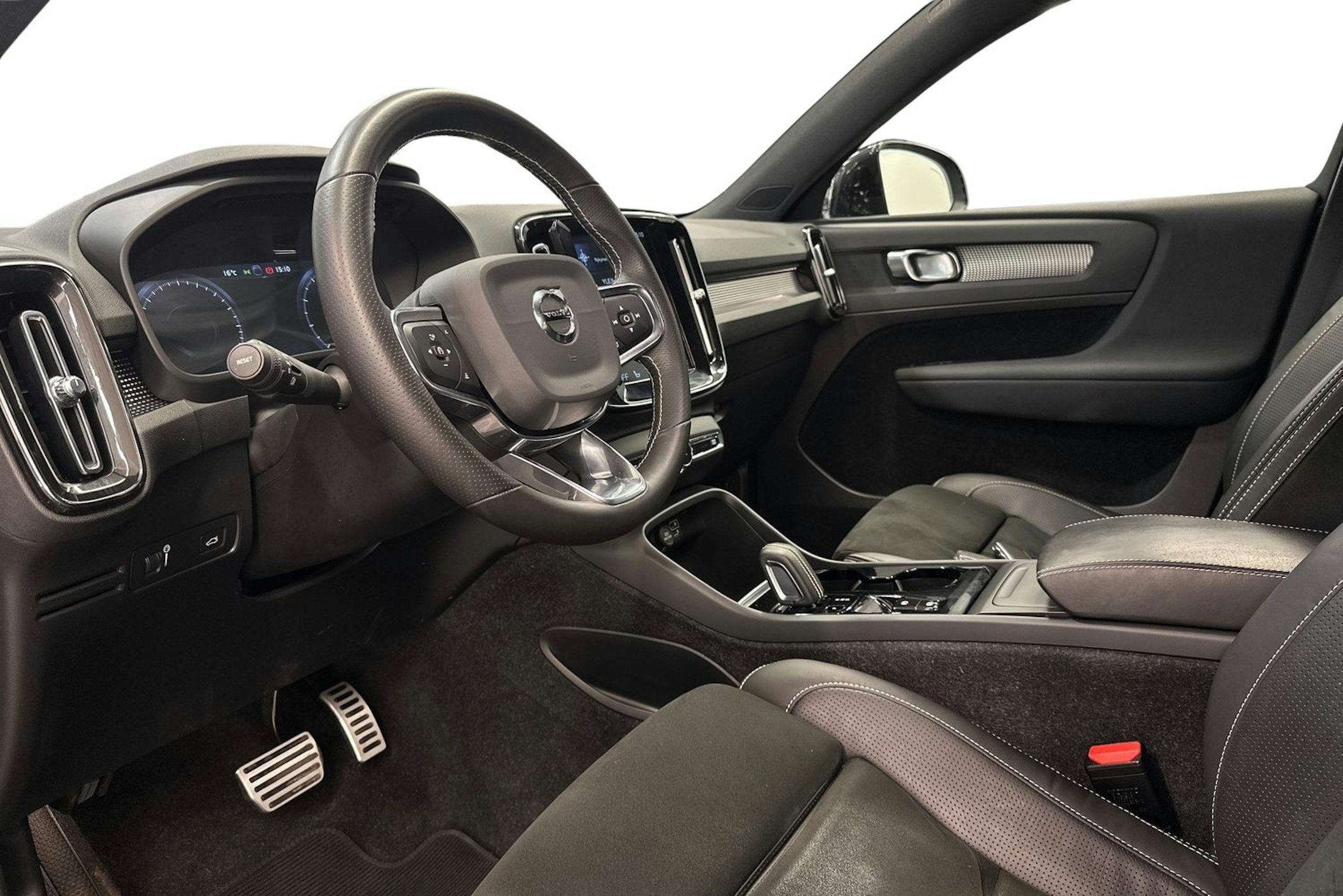 Sininen Volvo XC40 2021 kuva 7.