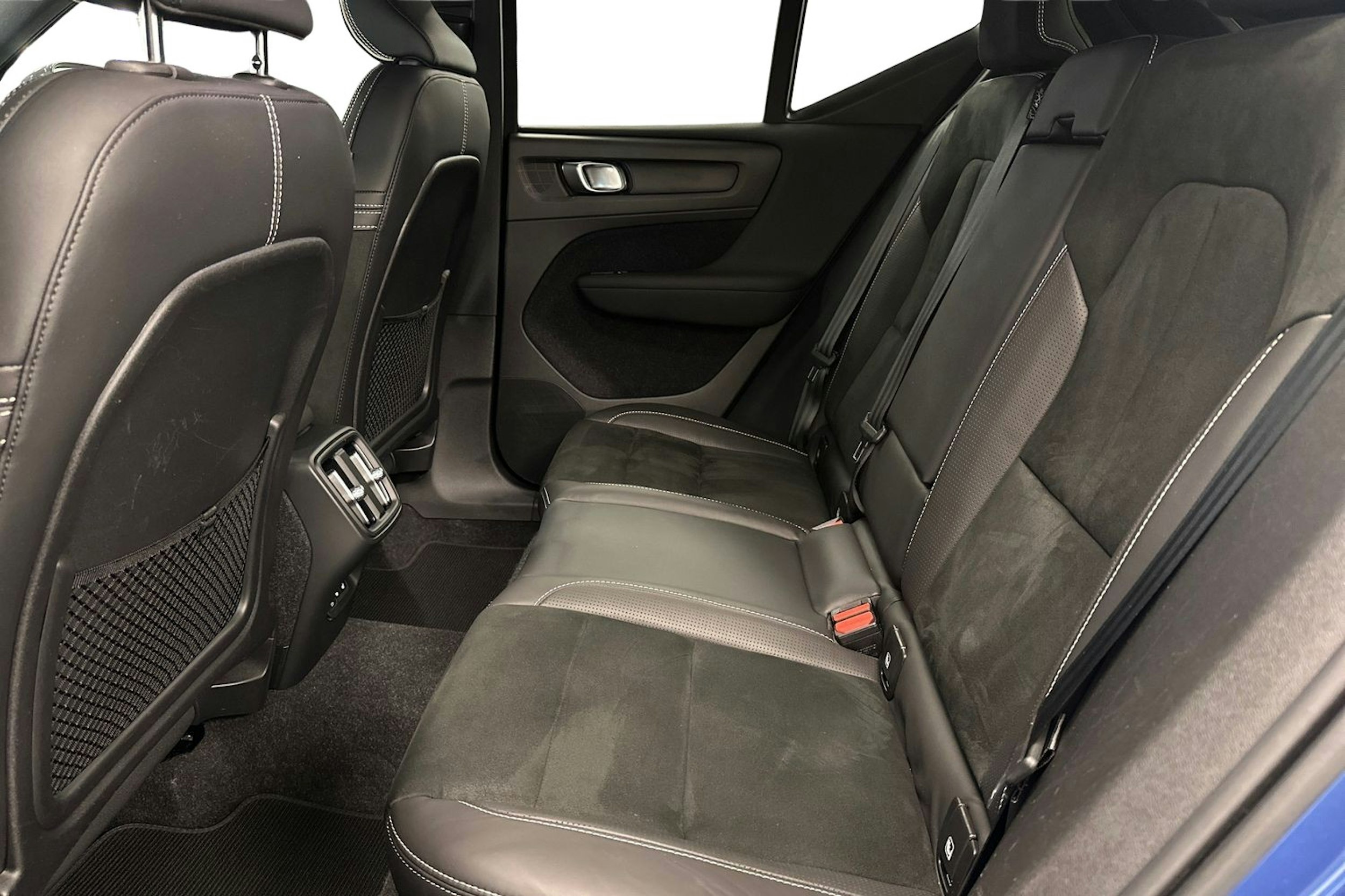 Sininen Volvo XC40 2021 kuva 10.