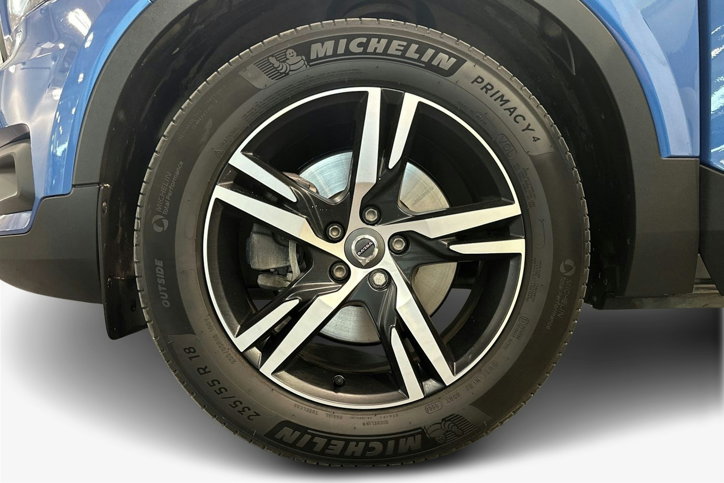 Sininen Volvo XC40 2021 kuva 11.