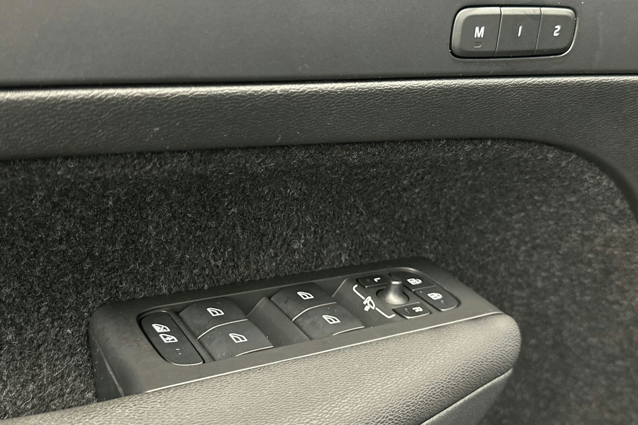 Sininen Volvo XC40 2021 kuva 15.