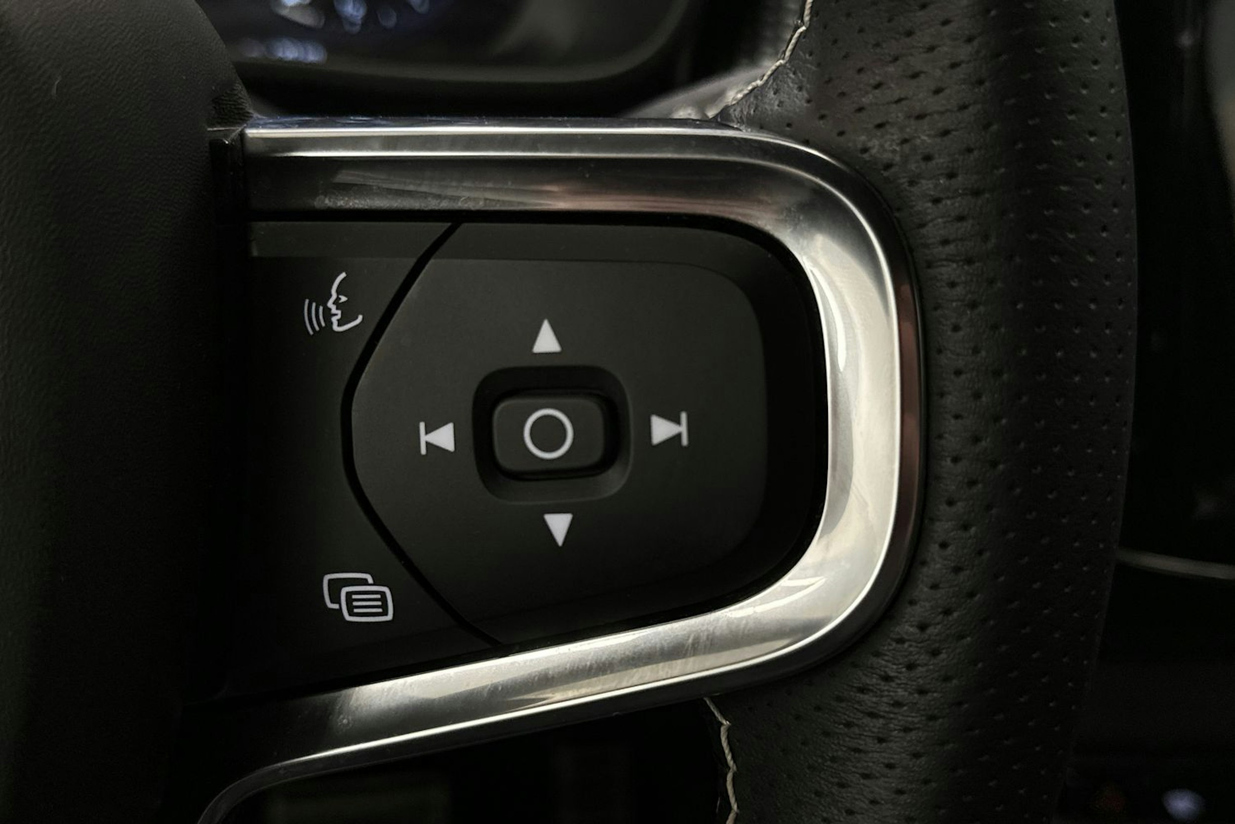 Sininen Volvo XC40 2021 kuva 20.