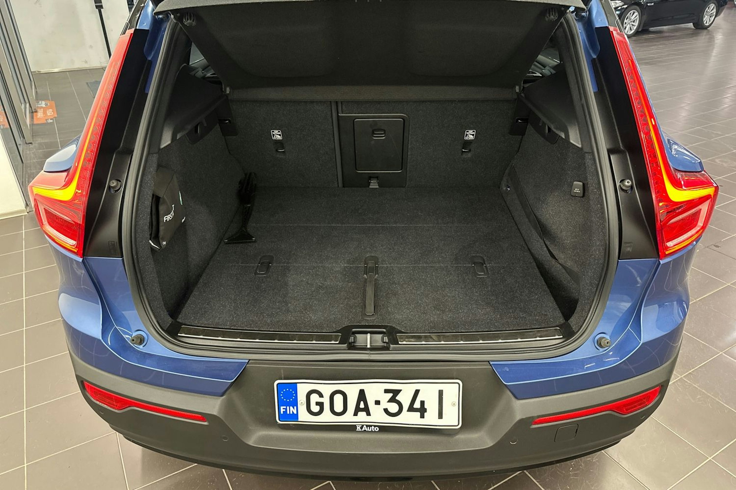 Sininen Volvo XC40 2021 kuva 26.